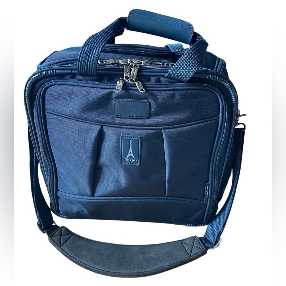 Crew4 by Travelpro Navy Blue Carry-On w/ Wheels